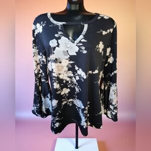Vintage VAMP Floral Black and Cream Women's Bell Sleeve Top With Peep Hole🇨🇦